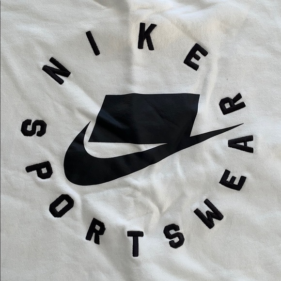 NWT Nike crop sweatshirt - Picture 2 of 4